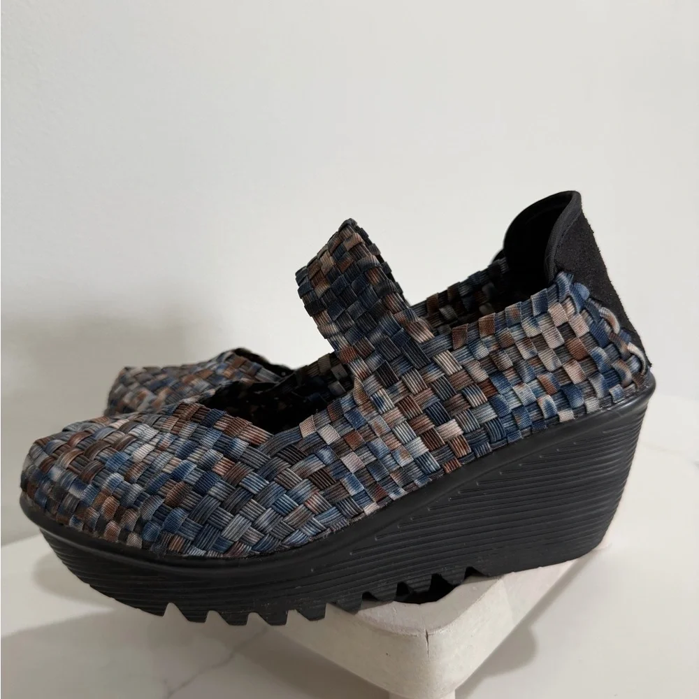 Bernie Mev. Size 37 Woven Flats - Blue and Brown